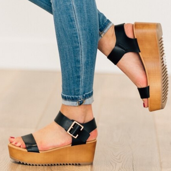 Black Platform strappy sandal - Picture 5 of 5